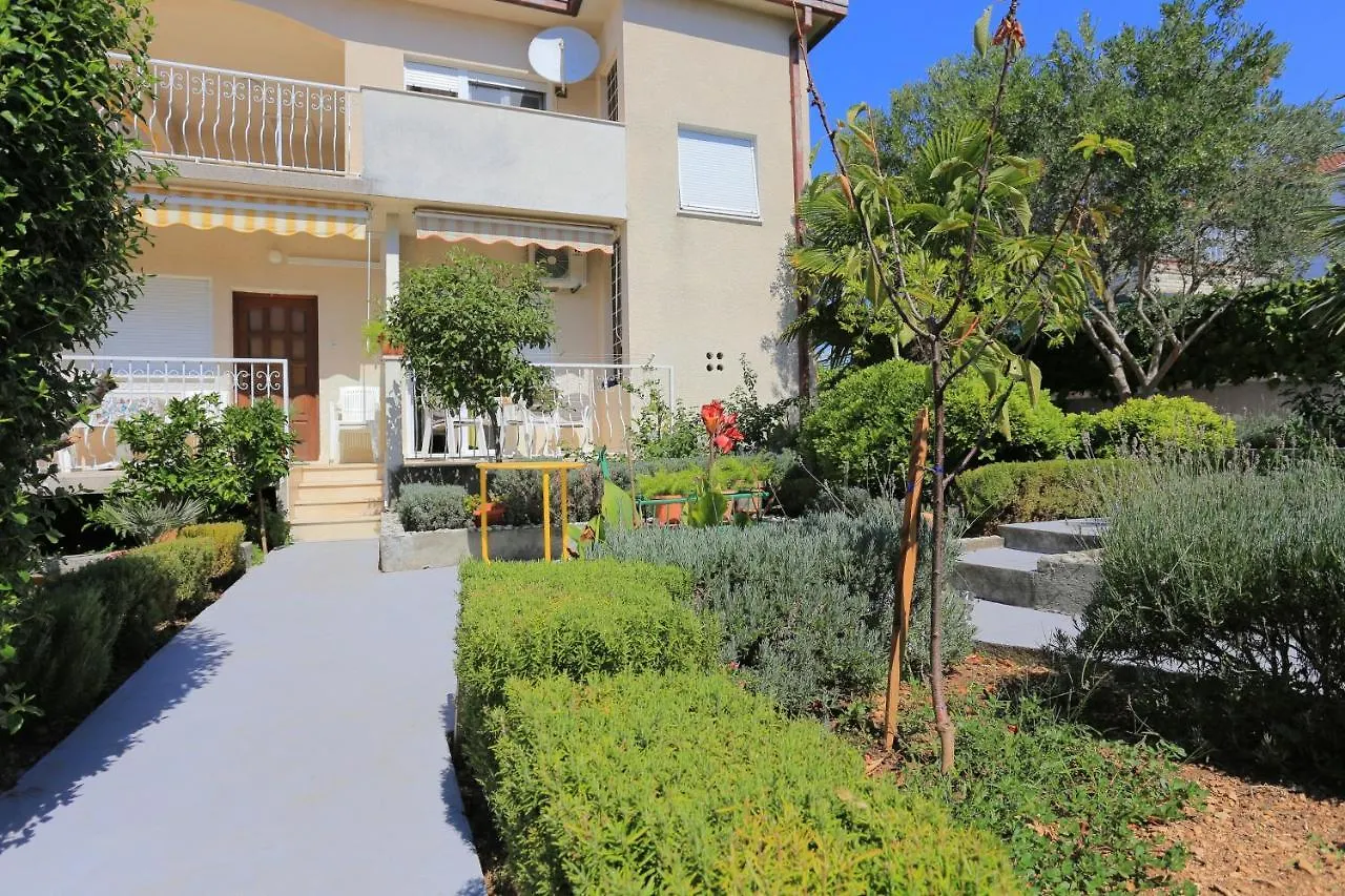 Apartments By The Sea Seget Vranjica, Trogir - 18487 ドニー・セゲット