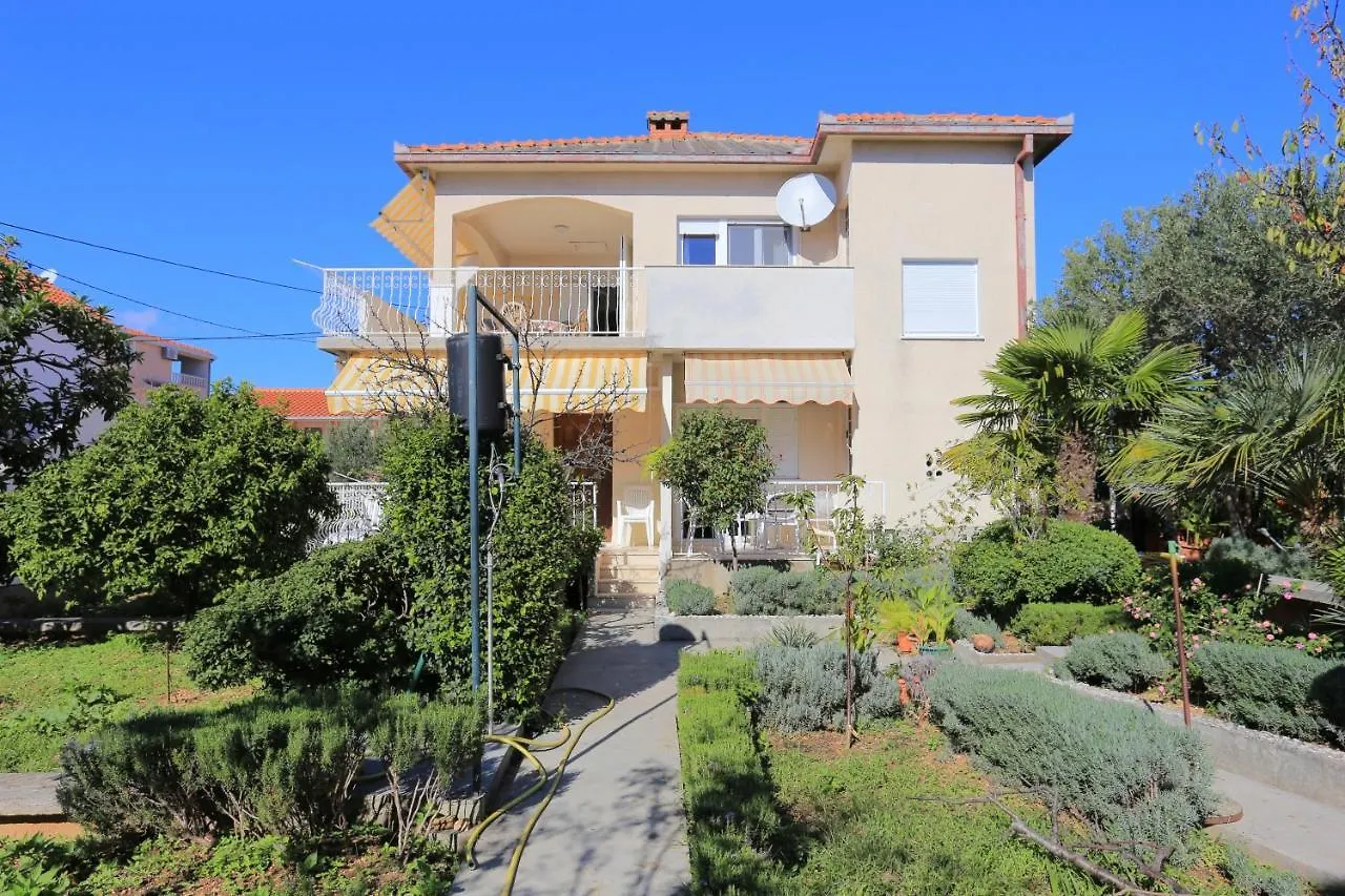 Apartments By The Sea Seget Vranjica, Trogir - 18487 ドニー・セゲット