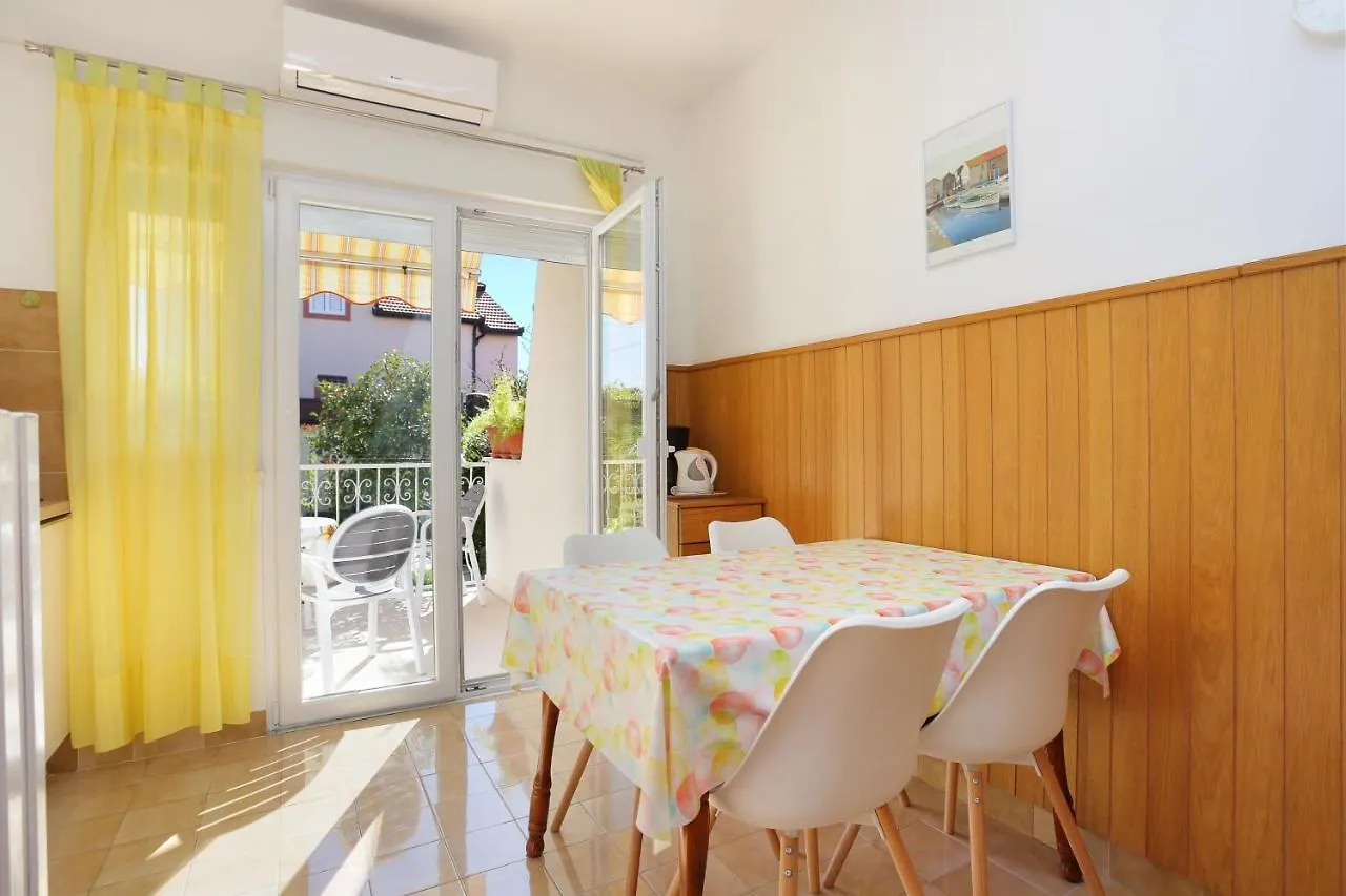 Apartments By The Sea Seget Vranjica, Trogir - 18487 ドニー・セゲット クロアチア