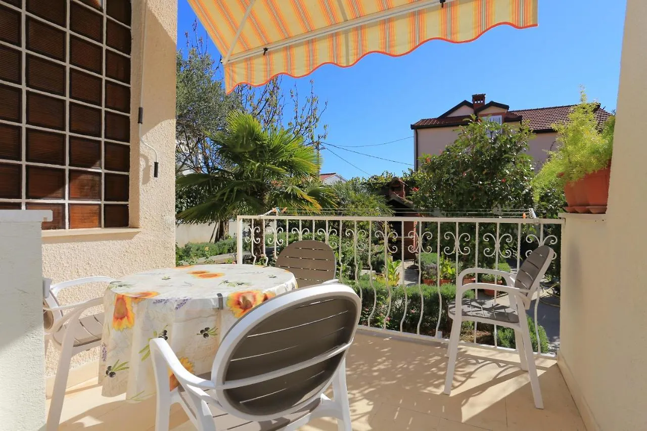Apartments By The Sea Seget Vranjica, Trogir - 18487 ドニー・セゲット クロアチア